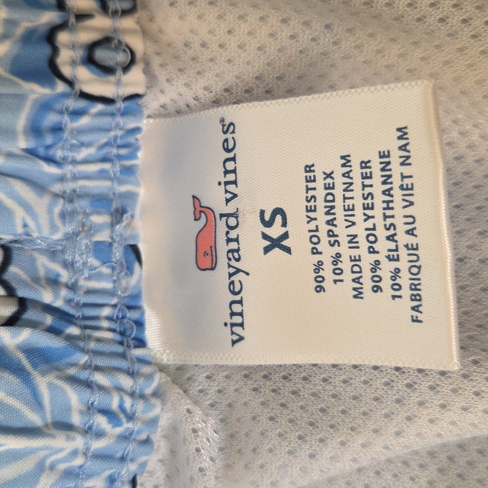 Vineyard Vines Key And Leaf Patterned Shorts Sz Xs - image 3